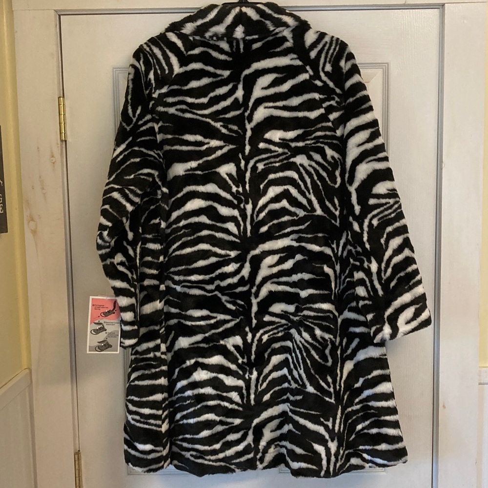 NWT Newport News Zebra Pattern Faux Fur Coat - Picture 6 of 9